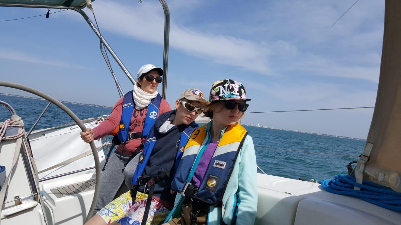 Image de l'article LES ENFANTS ONT-ILS LEUR PLACE À BORD ?