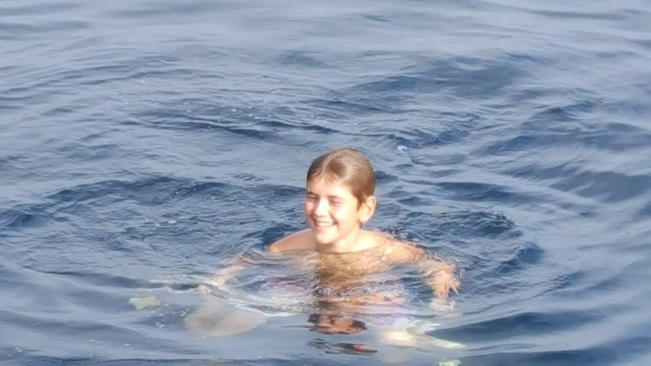 Enfant dans leau